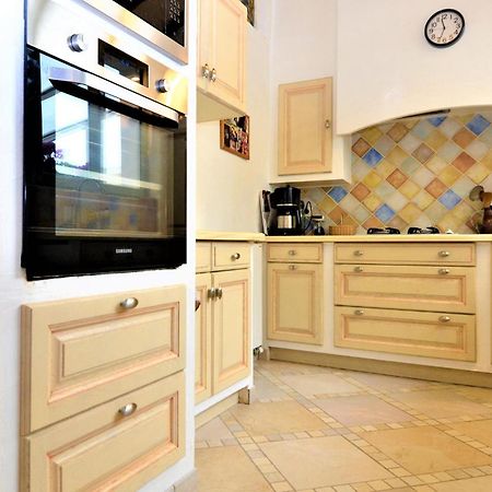 4 Bedroom Lovely Home In Marguerittes Ngoại thất bức ảnh