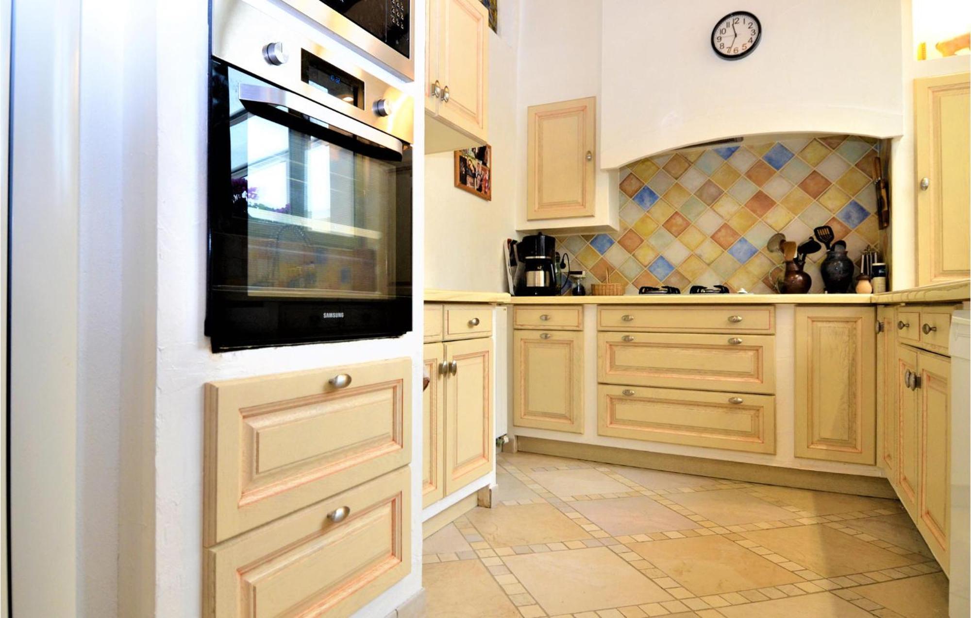 4 Bedroom Lovely Home In Marguerittes Ngoại thất bức ảnh