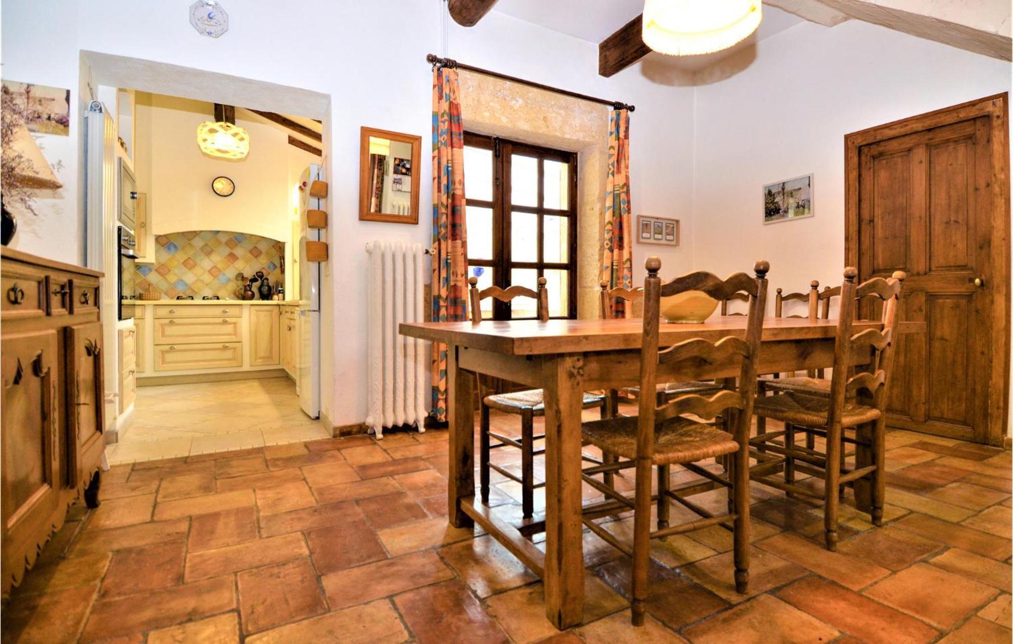 4 Bedroom Lovely Home In Marguerittes Ngoại thất bức ảnh