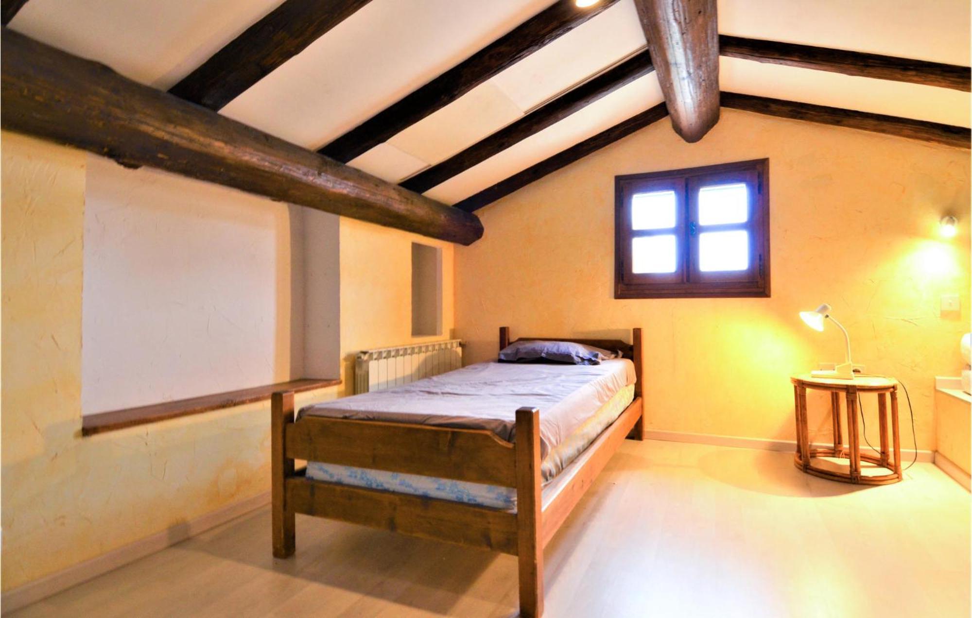 4 Bedroom Lovely Home In Marguerittes Ngoại thất bức ảnh